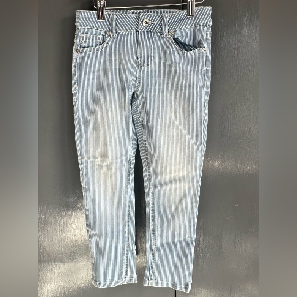 EUC. Size 8. Seven7 Kids Girls Blue & White Pinstripe Railroad Denim Jeans